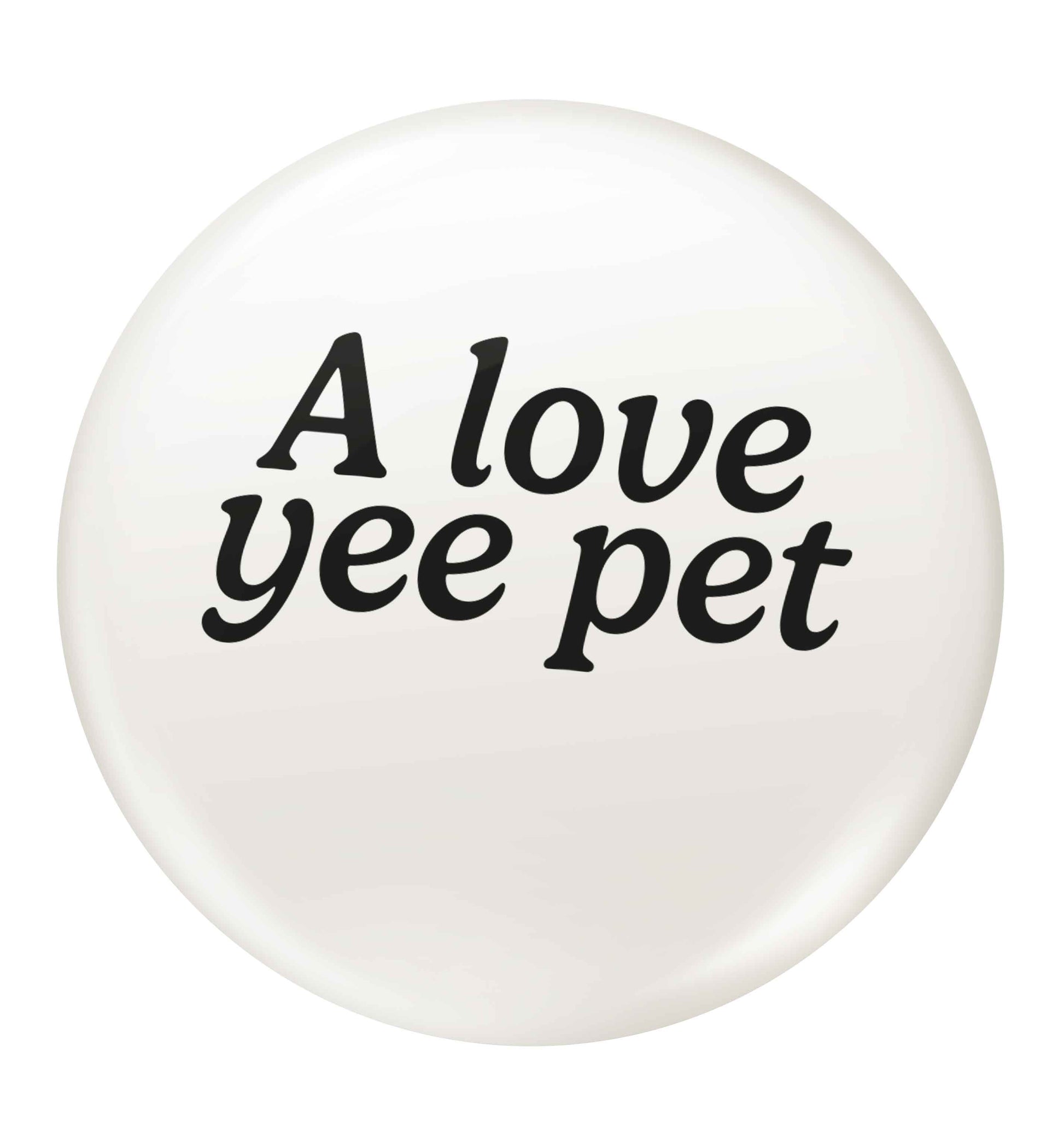 A love yee pet small 25mm Pin badge
