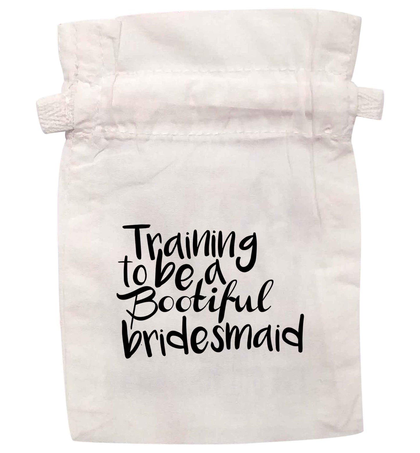 Training to be a bootifull bridesmaid | XS - L | Pouch / Drawstring bag / Sack | Organic Cotton | Bulk discounts available!