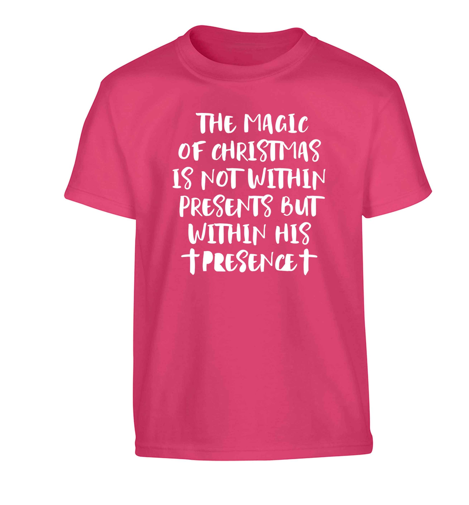 The magic of Christmas is not within presents but within his presence Children's pink Tshirt 12-13 Years