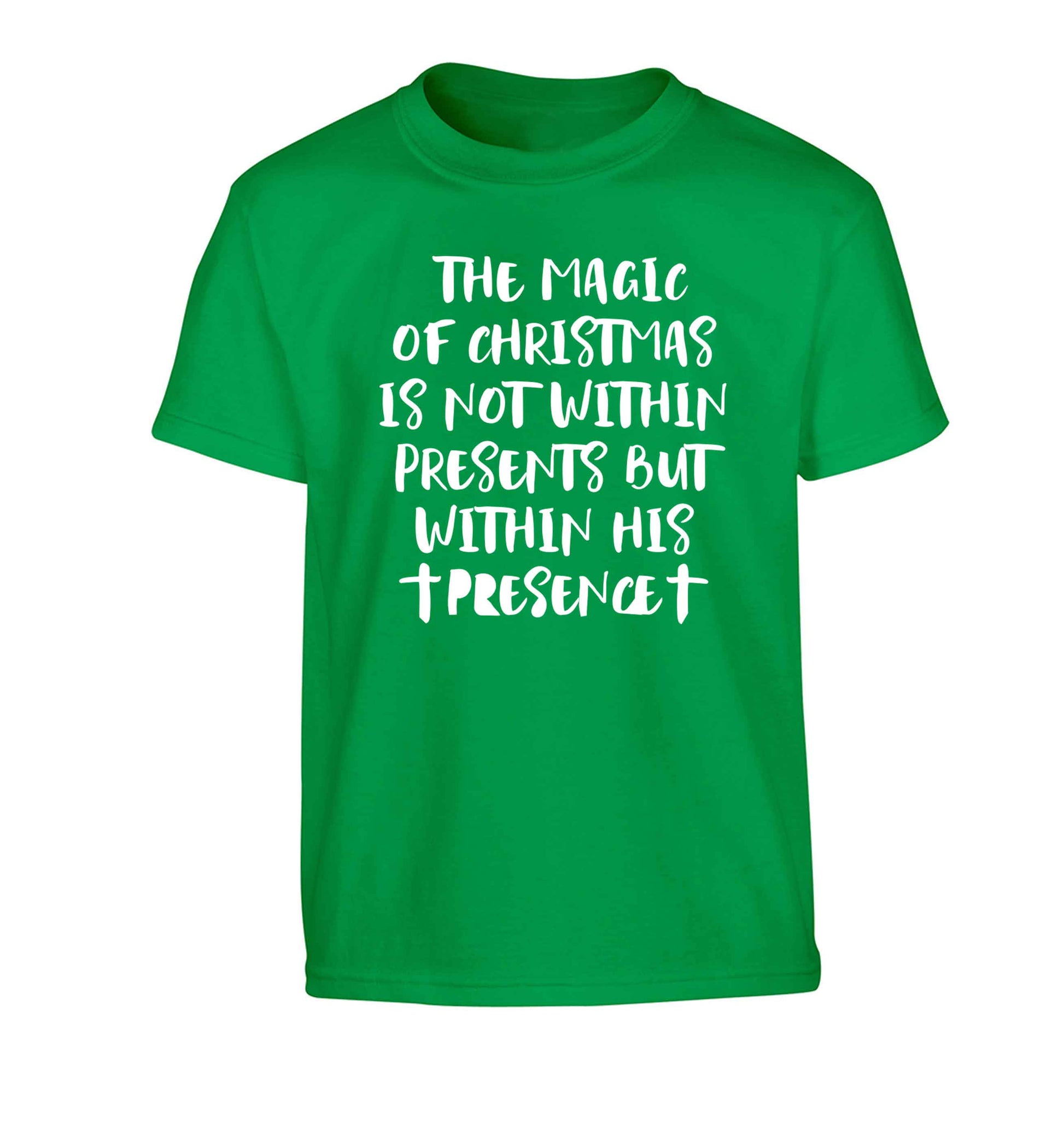 The magic of Christmas is not within presents but within his presence Children's green Tshirt 12-13 Years