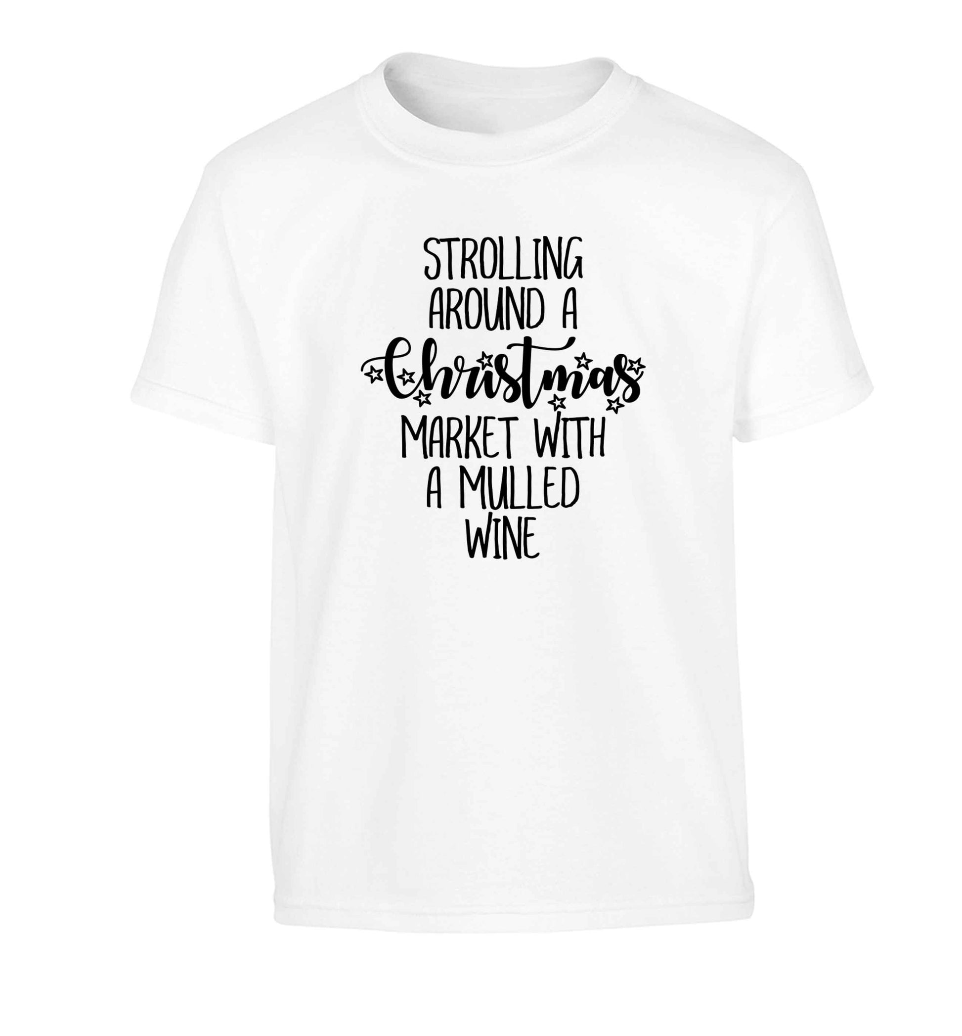 Strolling around a Christmas market with mulled wine Children's white Tshirt 12-13 Years