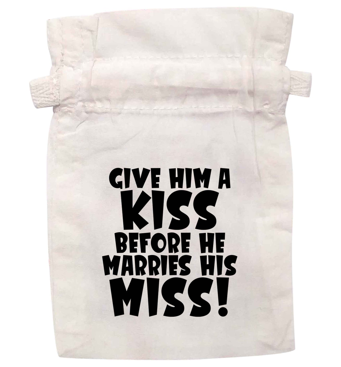 Give him a kiss before he marries his miss | XS - L | Pouch / Drawstring bag / Sack | Organic Cotton | Bulk discounts available!